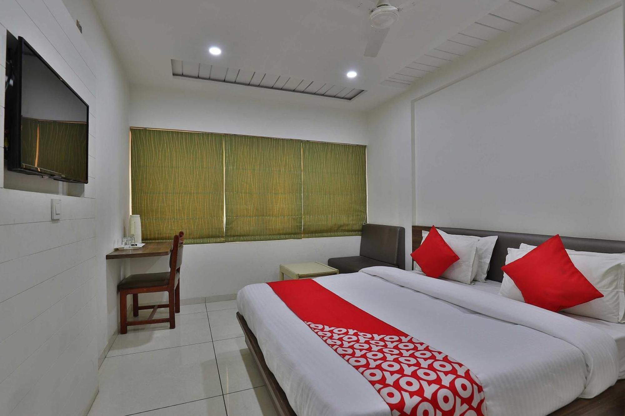 Collection O Panchsheel Hotel Vadodara Eksteriør billede